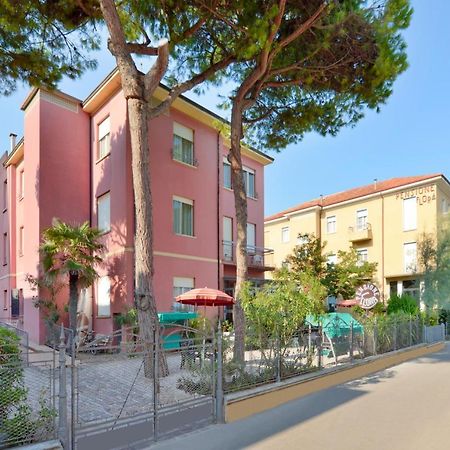 Hotel Flora Capri Cesenatico Exteriör bild