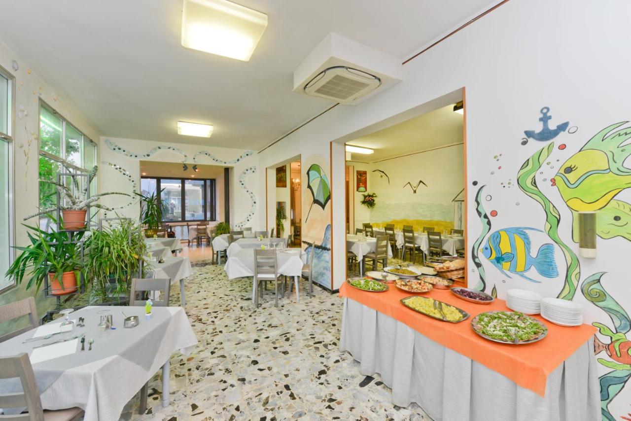 Hotel Flora Capri Cesenatico Exteriör bild